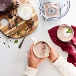 Vitamix Aer Disc Container: 48 Oz Clear Blender Jar, BPA-Free, Dishwasher-Safe, Includes Lid & Food Pusher